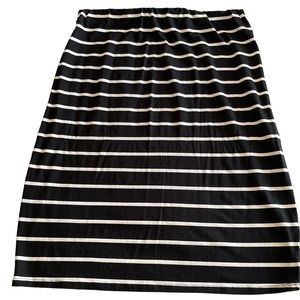 Fashion Nova Blk and White stripped Skirt-sz 2X gently worn!!  Send best offer!!